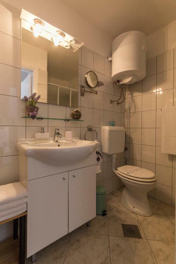 Apartments Tasha Mali Losinj Bagian luar foto