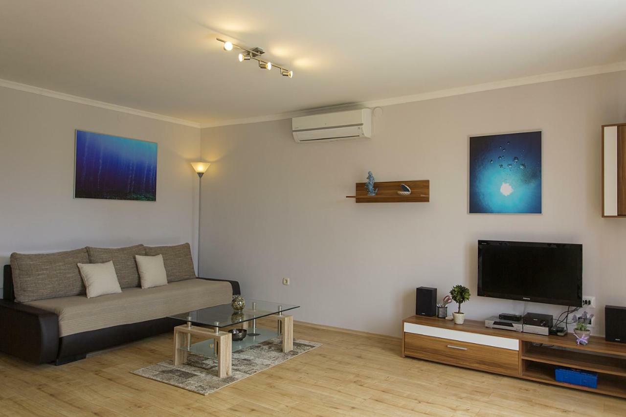 Apartments Tasha Mali Losinj Bagian luar foto