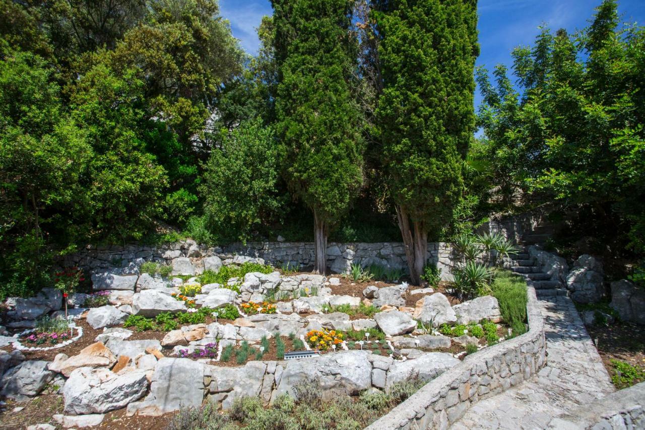 Apartments Tasha Mali Losinj Bagian luar foto