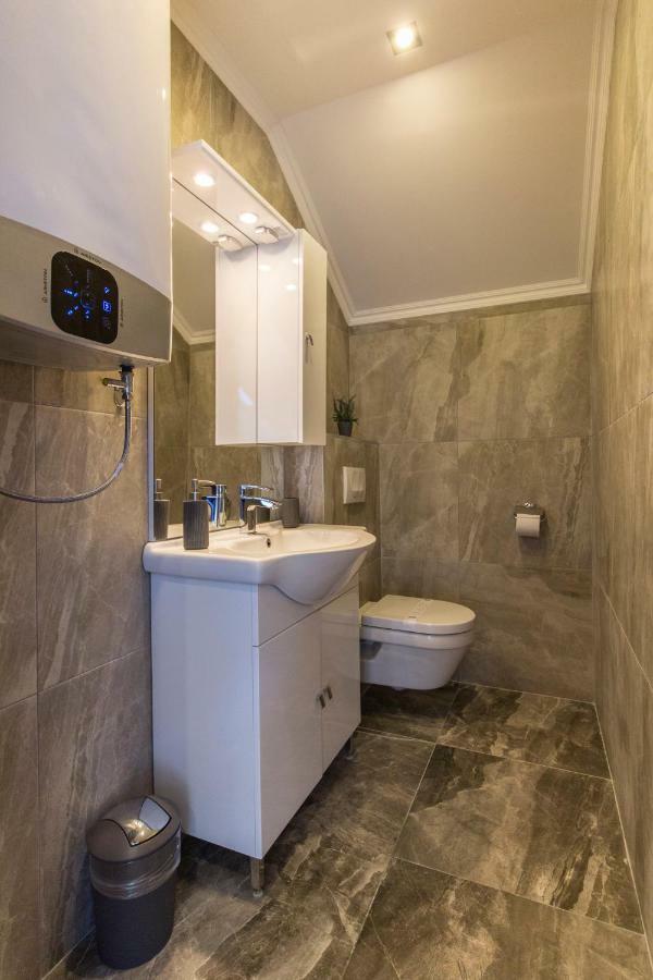 Apartments Tasha Mali Losinj Bagian luar foto